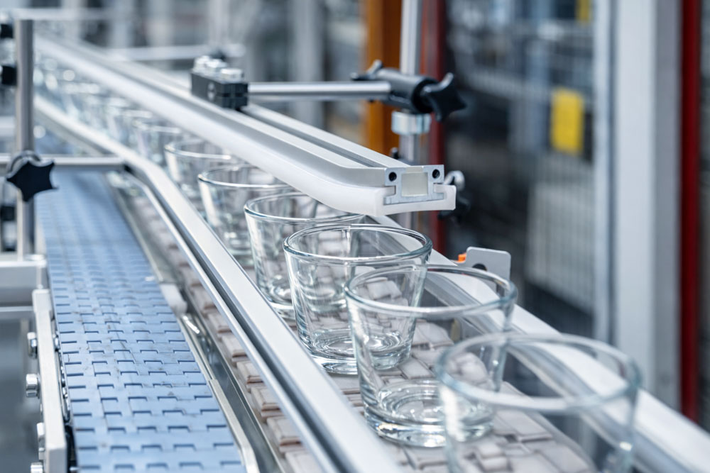 Conveyor belt in candle glass production